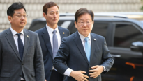 이재명, 대장동 재판 출석… 대선 질문엔 침묵