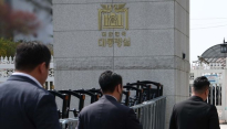경호처, 대통령실 압수수색 불허…경찰과 5시간 넘게 대치