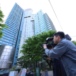 윤석열 전 대통령 사저 전격 압수수색, 건진 법사 청탁 의혹 밝혀지나