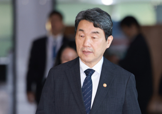 최상목 경제부총리 사임…이주호 사회부총리  초유의 '대통령 권한 대대대행'