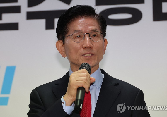 김문수 “야밤의 정치 쿠데타…법적·정치적 책임 반드시 물을 것”