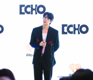 BTS 진, 엠파이어 스테이트 빌딩 밝히다…‘Echo’ 색으로 물든 뉴욕 하늘