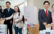 대선 사전투표 첫날…이재명은 청년과, 김문수는 딸과 한 표