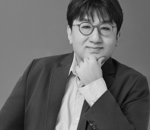방시혁 '이면계약 의혹'에 하이브 주가 3% 급락