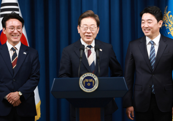 이재명 대통령, “무덤 같던 청사에서” 새 정부 첫 인선 발표